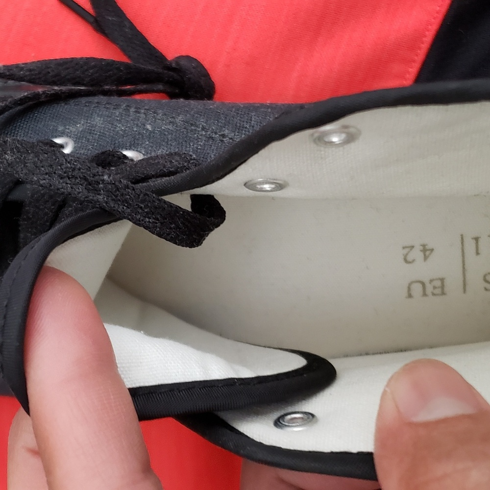 Shoes - Picture 2 of 4